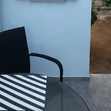 Cma-croatia Mediterranean Authenticity Apartman Vis